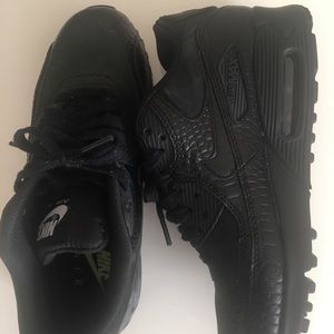 Women’s Nike AirMax 90 Black size 7.5